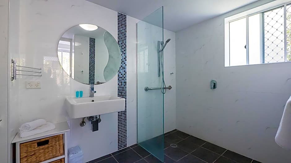 Santa Anne By The Sea