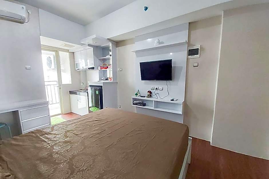 RedLiving Apartemen Green Lake View Ciputat - Juragan Rooms Tower B with Fast Wifi