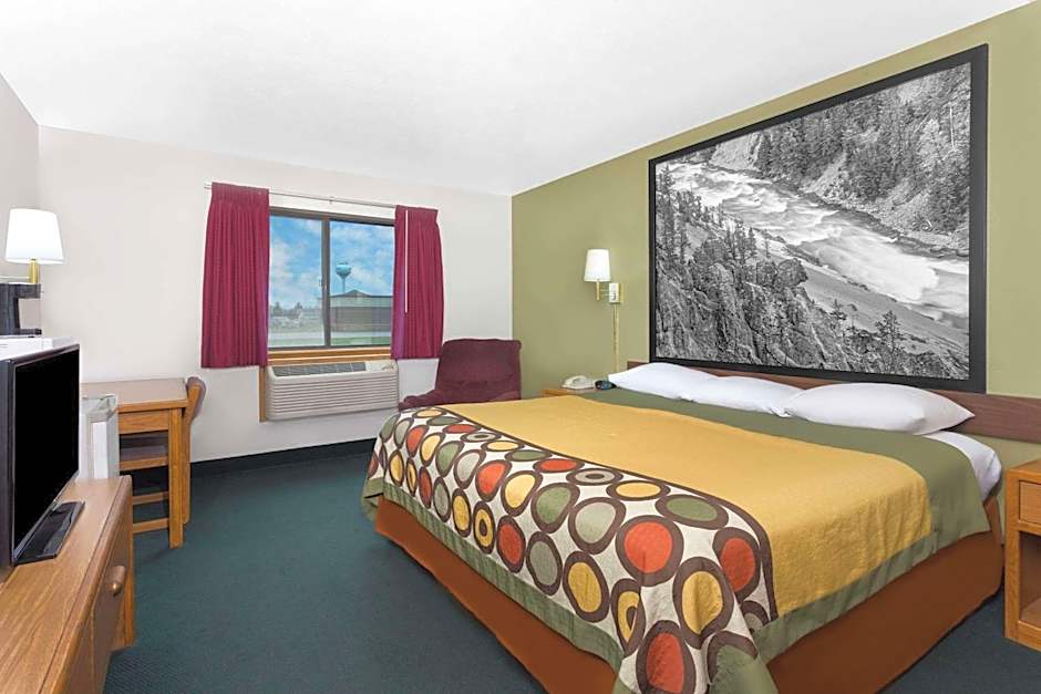 Super 8 by Wyndham Antigo