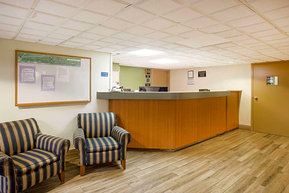 Super 8 by Wyndham Myrtle Beach/Market Common Area