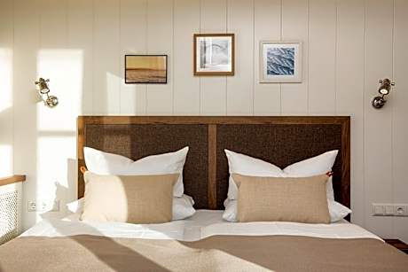 LOEV - VELA Hotels