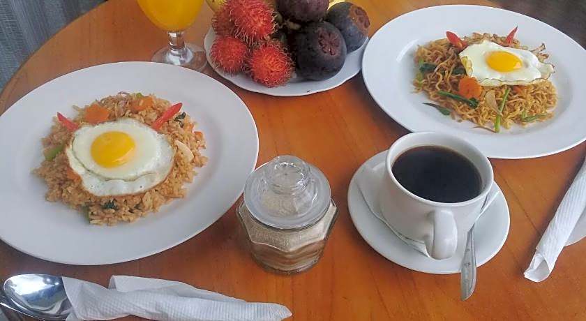 Aris Homestay and Warung Made