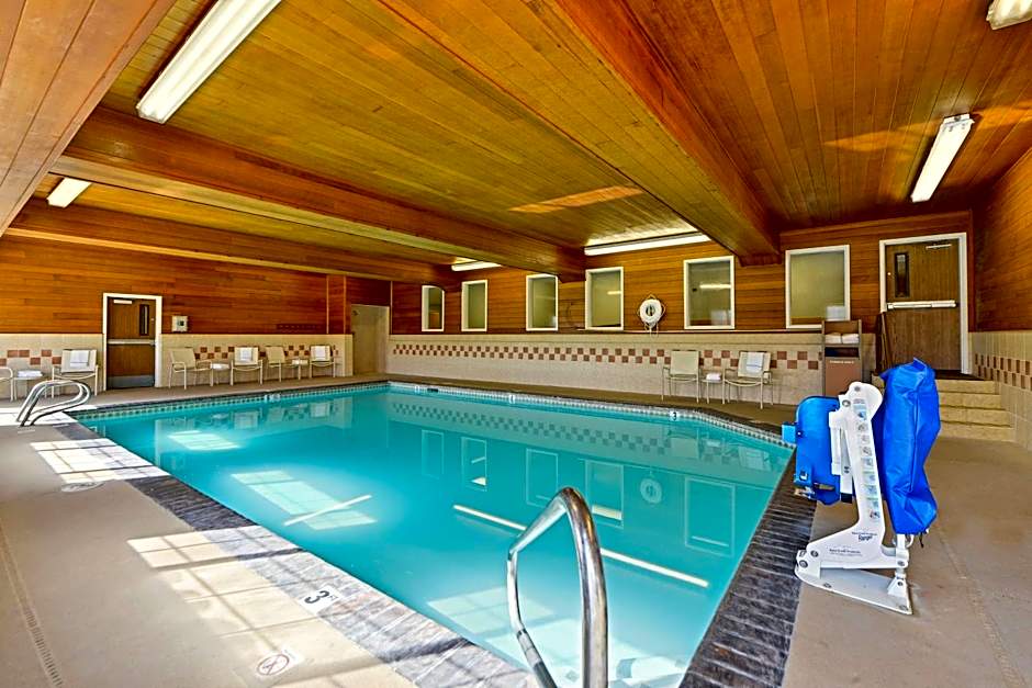 Best Western Plus Rama Inn & Suites