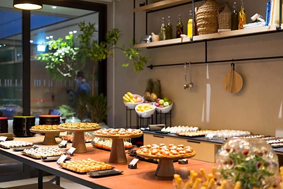 Hotel Indigo Larnaca By IHG- Adults Only