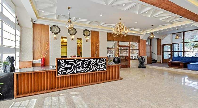 Hotel Snowcrests Manor