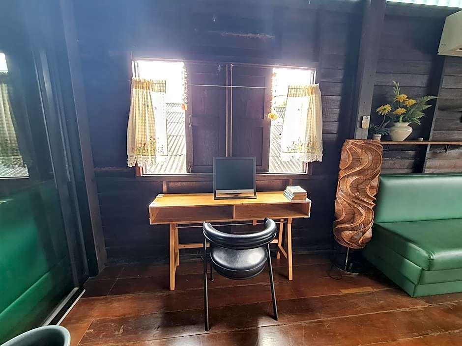 Non House Bangkok บ้านนอนโฮสเทล