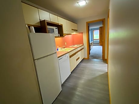 1 Queen Bed, One Bedroom Suite, Non-Smoking