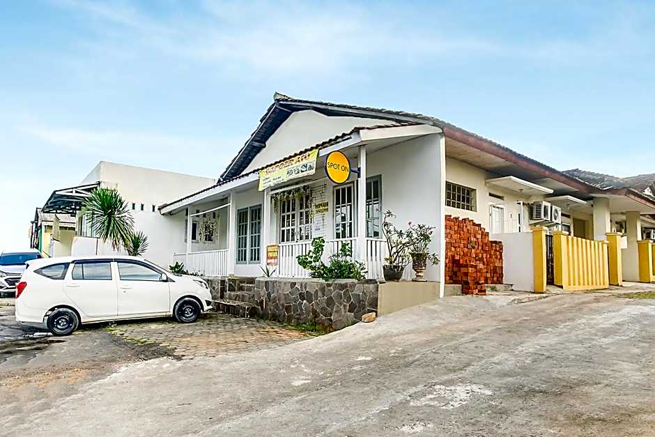 OYO Life 90896 Griya Atu Syariah