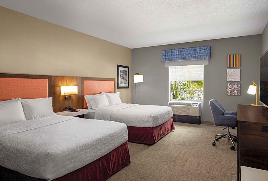 Hampton Inn By Hilton & Suites Williamsburg Square