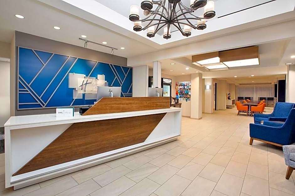 Holiday Inn Express Hotel & Suites Grand Rapids-North By IHG