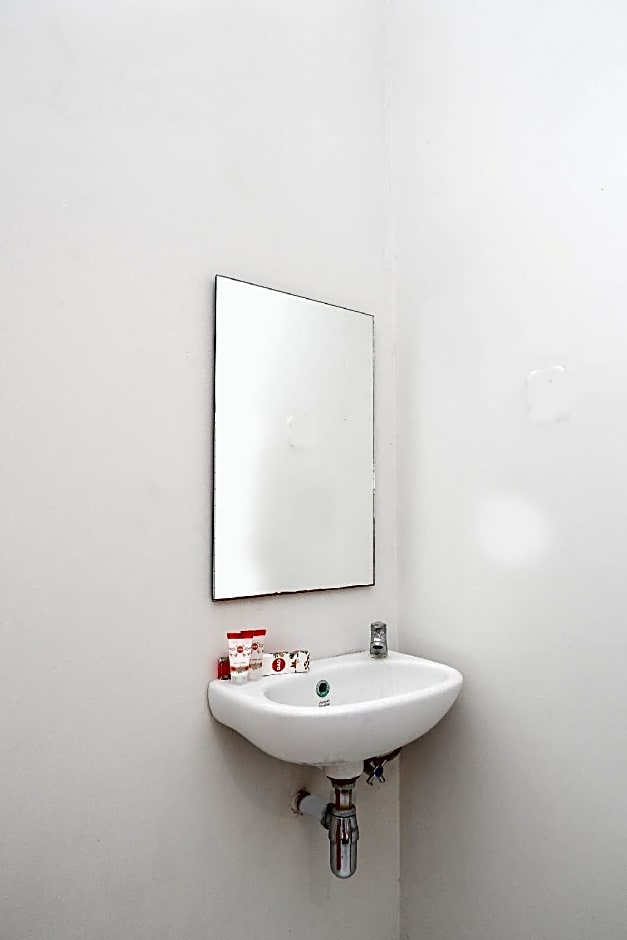 OYO 422 Achterhuis Residence