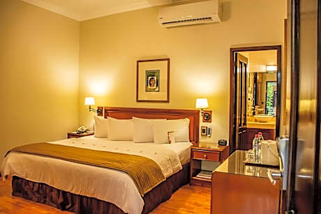 Standard King Room - Non-Smoking