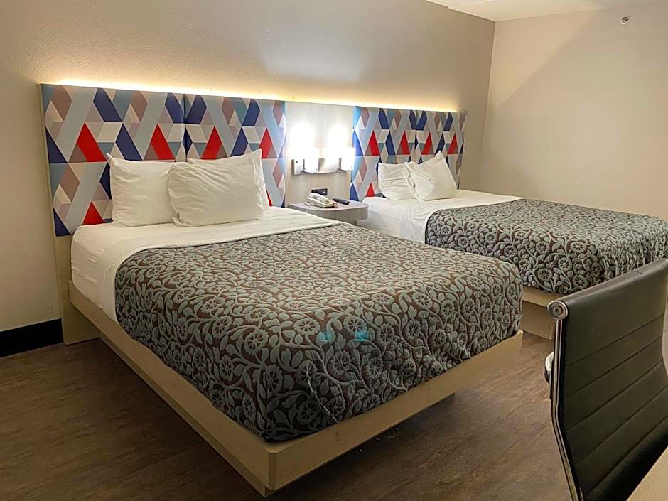 Days Inn & Suites by Wyndham Peachtree Corners/Norcross