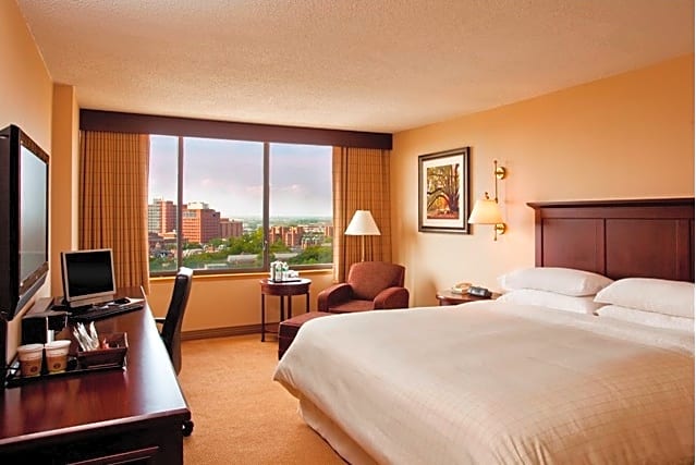 Sheraton Philadelphia University City Hotel