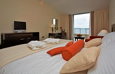 Double Room with Balcony and Side Sea View