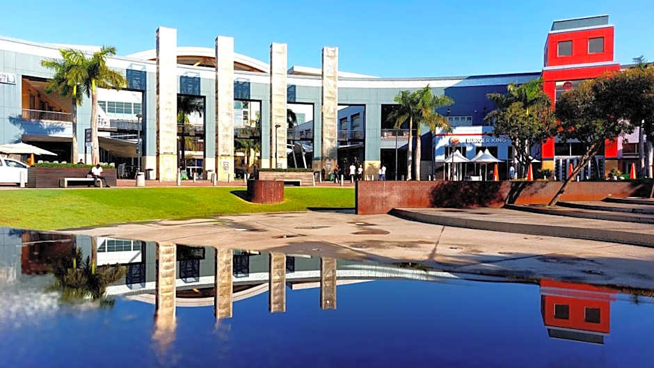 Luxury Bellagio 302 with Sea Views and Inverter