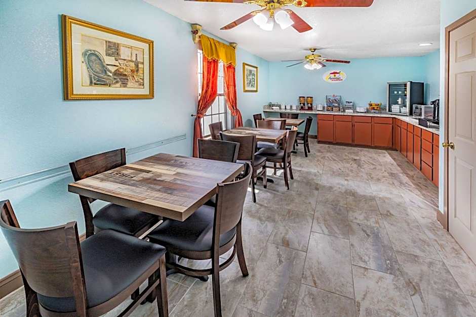 Super 8 by Wyndham Kinder/Coushatta near Casino