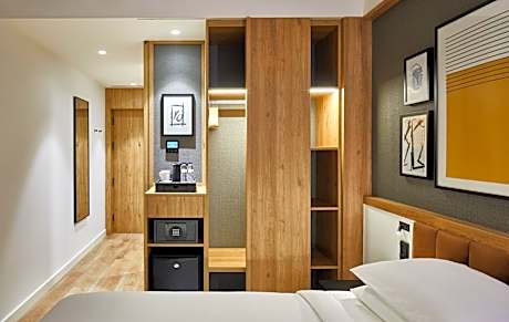 Twin Room with City View