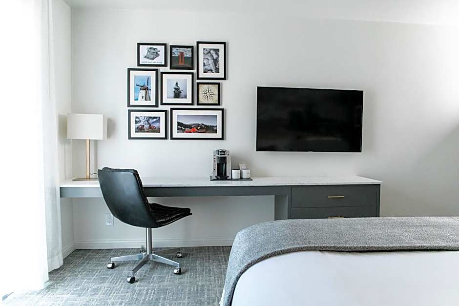 Vinland Hotel and Lounge