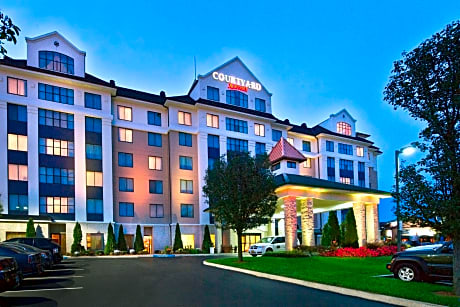 Courtyard by Marriott Long Island MacArthur Airport