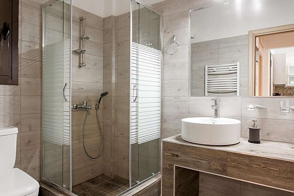 Nicholas Point Apartments and Rooms