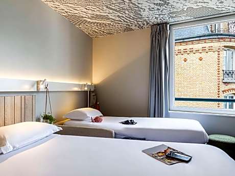 Standard Room with 1 double bed and 1 single bed