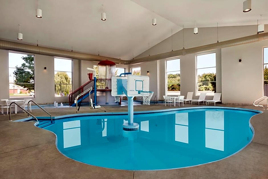 Country Inn & Suites by Radisson, Madison Southwest, WI
