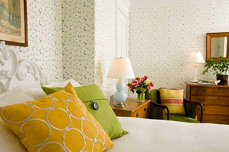 Dockside Guest Quarters