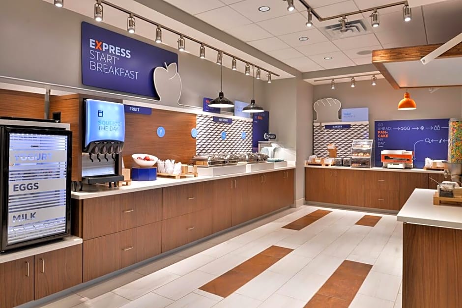 Holiday Inn Express & Suites - Marshalltown By IHG