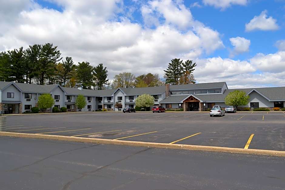 Cobblestone Hotel & Suites - Wisconsin Rapids