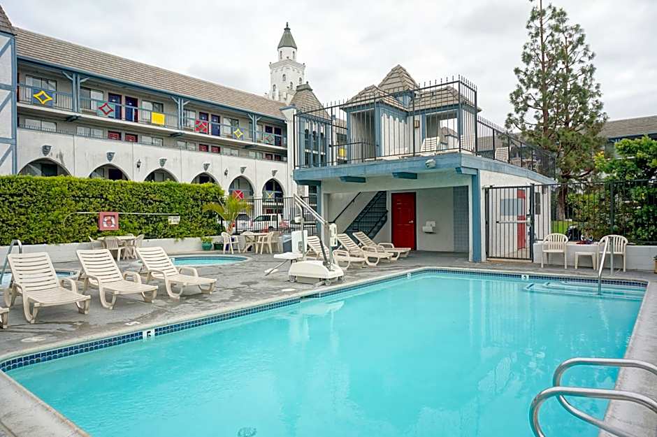 Castle Inn and Suites Anaheim
