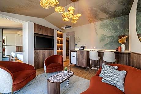 Deluxe Suite
