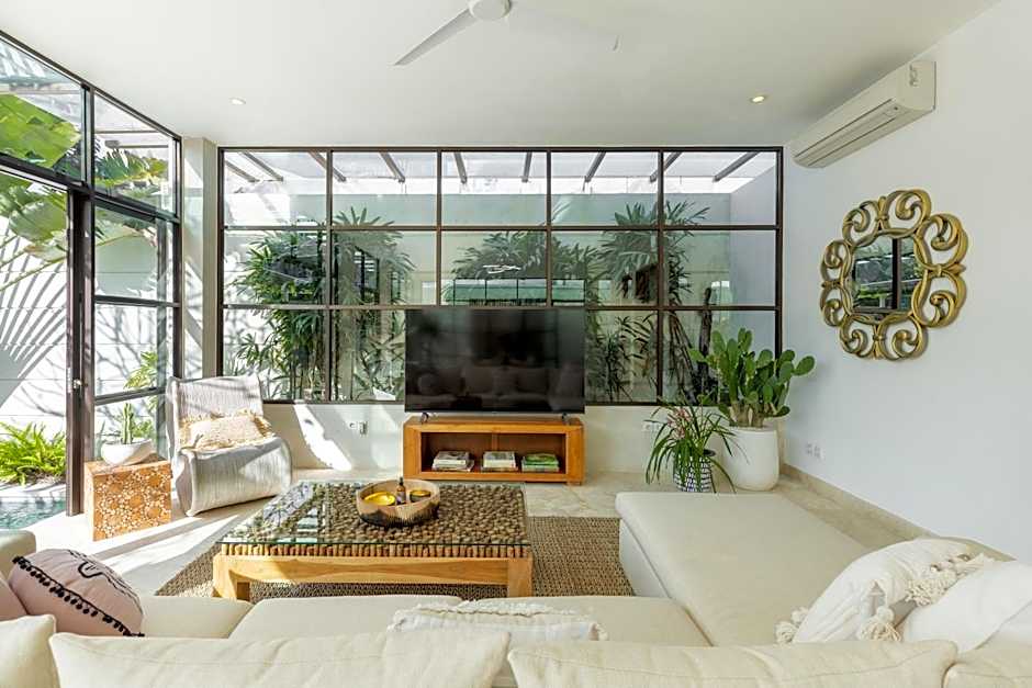 Villa Lumut 3 Bedrooms Central Seminyak