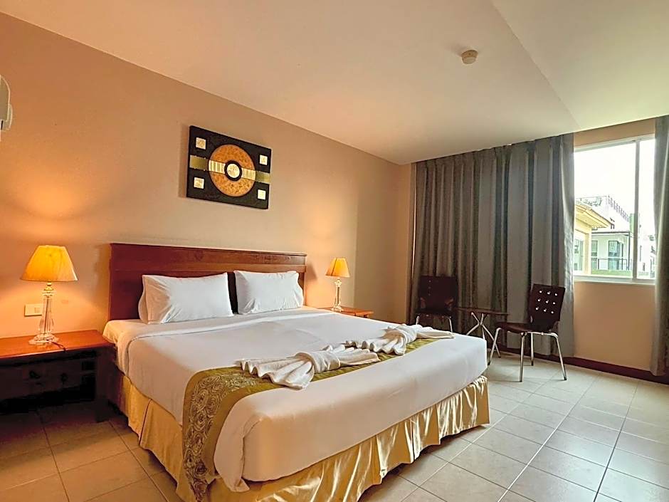 Crown Pattaya Beach Hotel