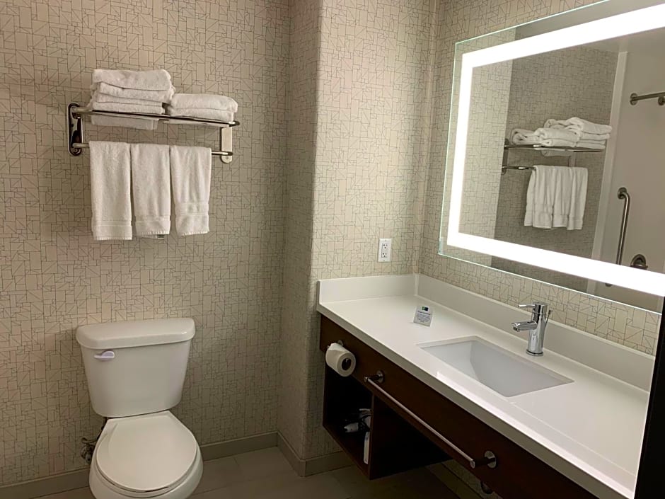 Holiday Inn Express Hotel & Suites Woodland Hills, an IHG Hotel