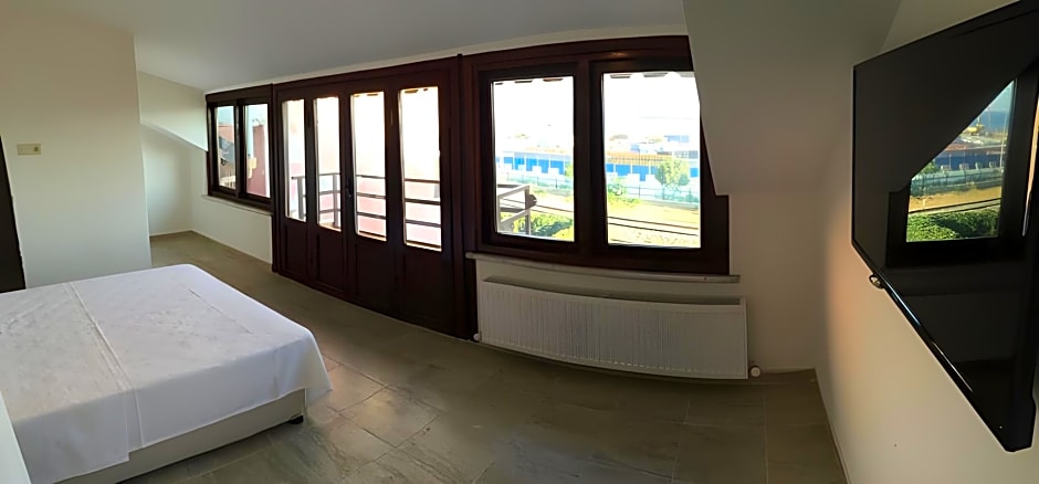 Photo 1 of 6 of Panoramic Suite, Sea View