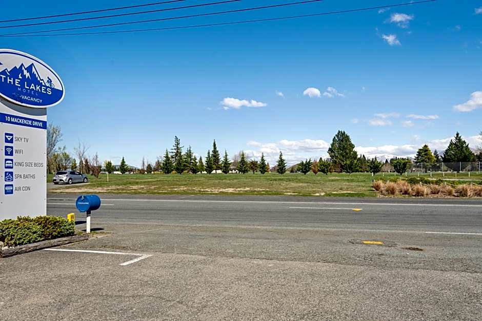 The Lakes Motel