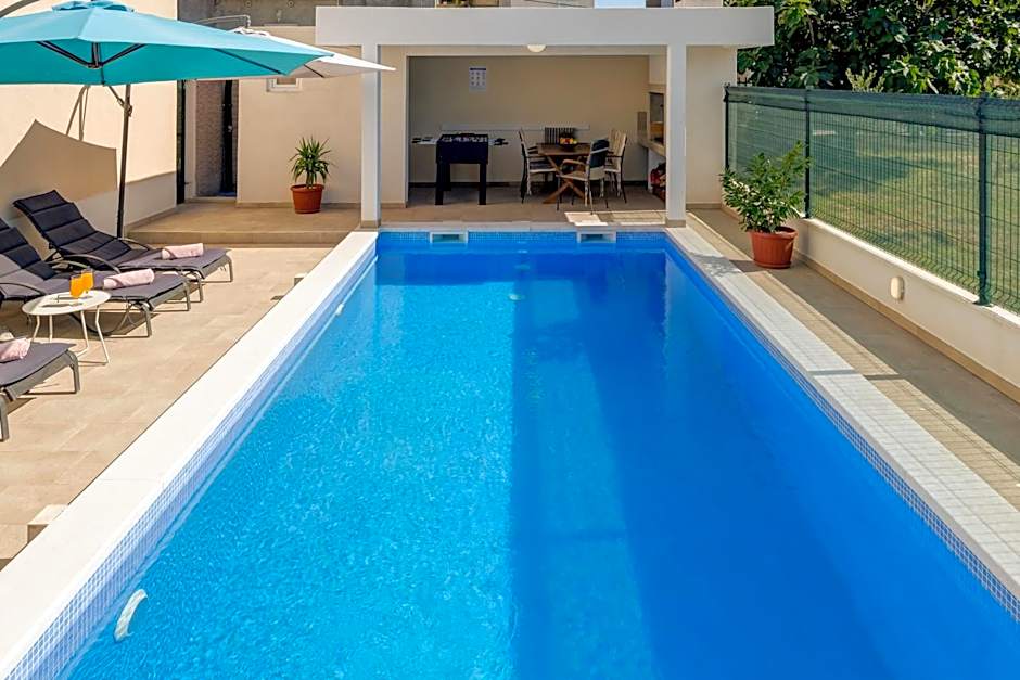 Apartment Renata + PRIVATE swimming pool in SPLIT