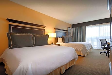 2 Queen Beds Junior Studio Suite Skyline View Non-Smoking