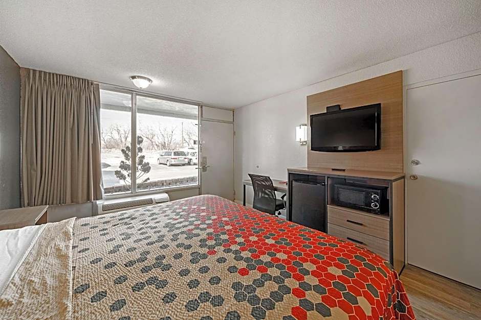 Econo Lodge Inn & Suites Bricktown