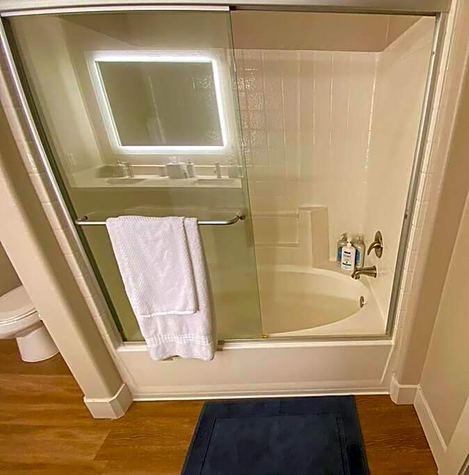 1 Bedroom XL Condo with King bed, Garden View, Parking Included