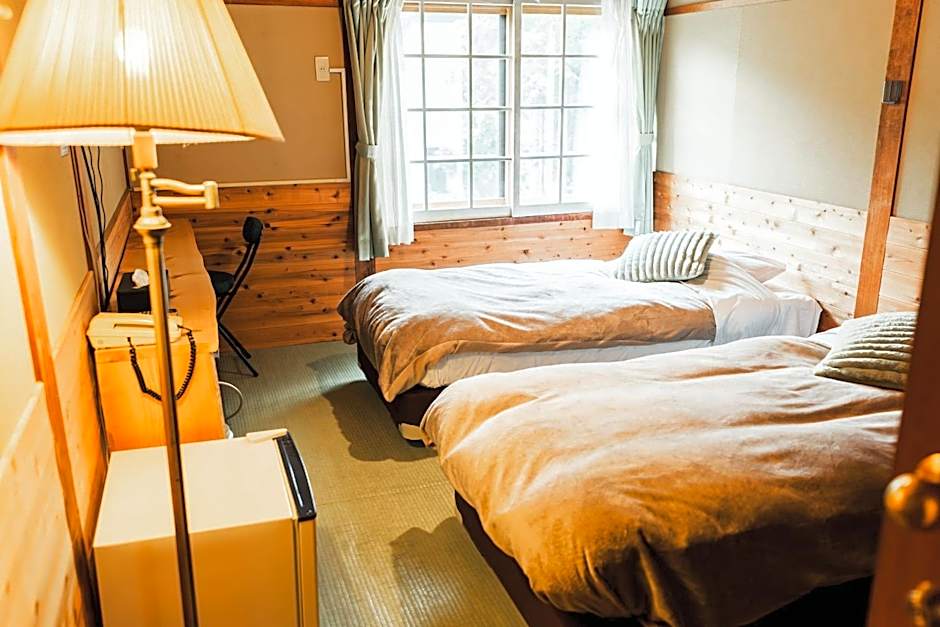 Hakuba Pension & Log Hotel Meteor