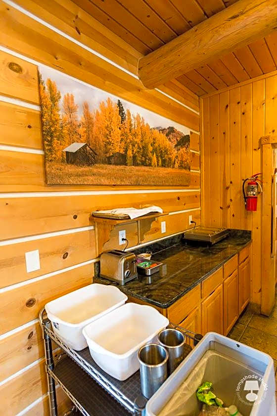Cabin Creek Inn