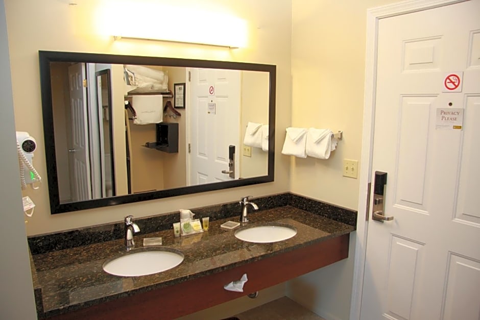 Budget Host Inn & Suites