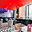Paseo de Gracia Hotel, Sonder