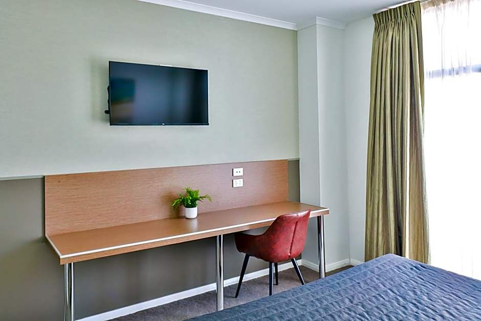 Indulge Apartments - Ontario