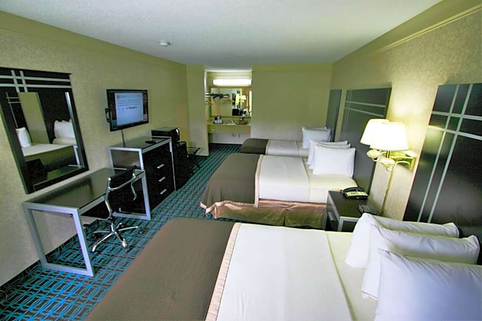 Deluxe Inn - Fayetteville I-95