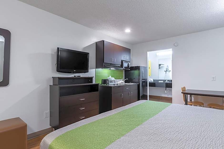 Studio 6-Bryan, TX - University Area