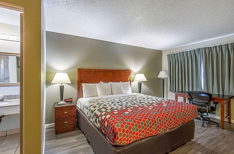 Econo Lodge Inn and Suites Yreka