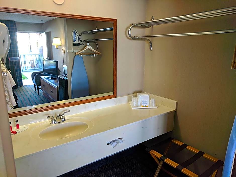 Days Inn by Wyndham Seguin TX